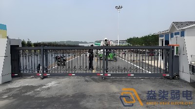 工廠大門優(yōu)選：段滑門優(yōu)勢(shì)多